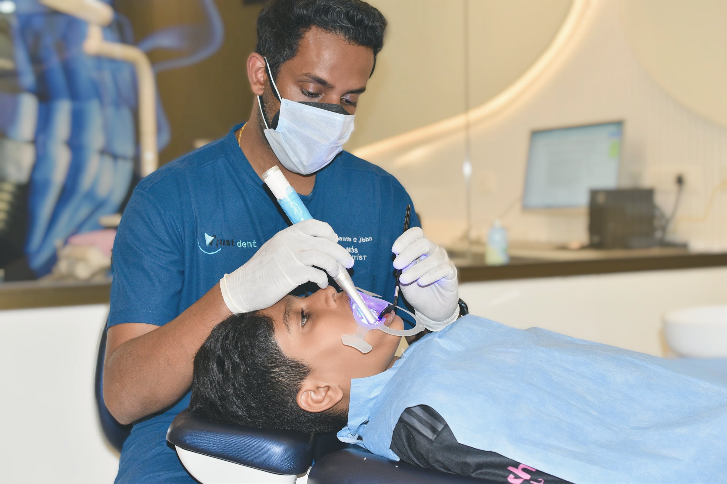 Intraoral scanning during a consultation at Just Dent